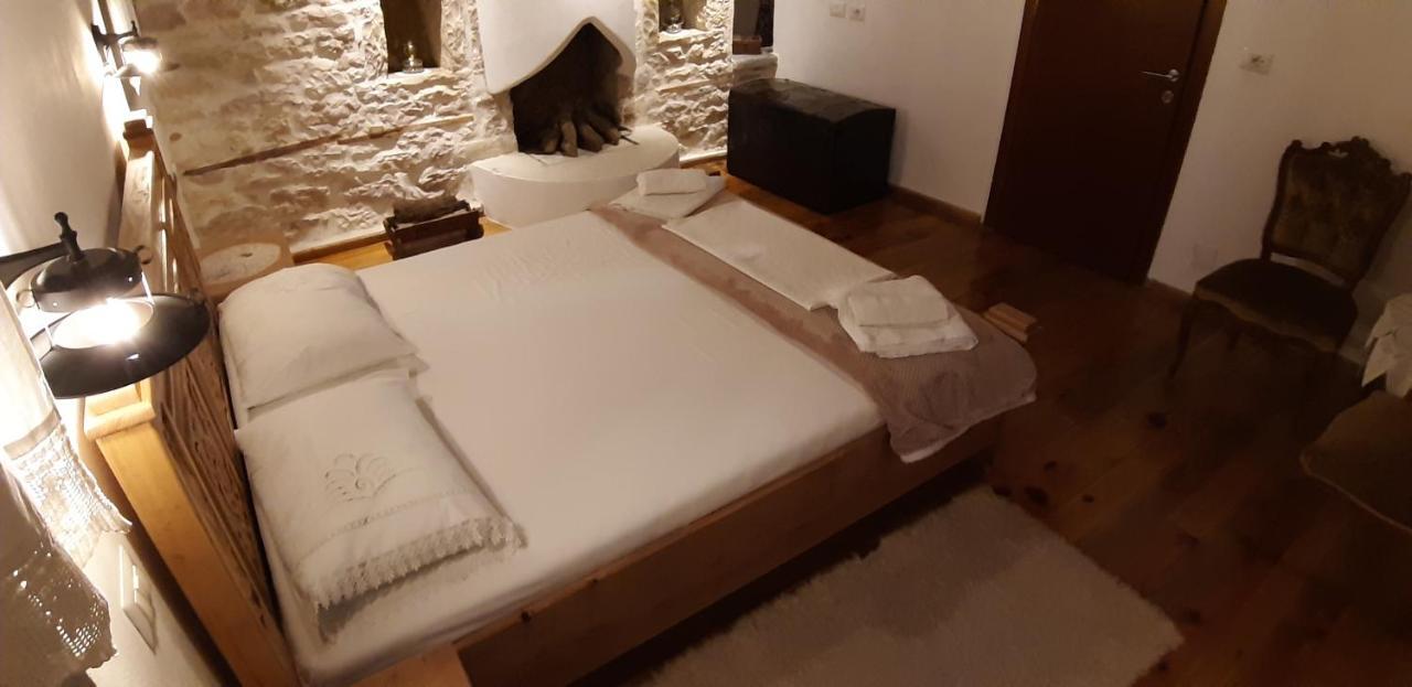 Braja House Otel Gjirokastër Dış mekan fotoğraf